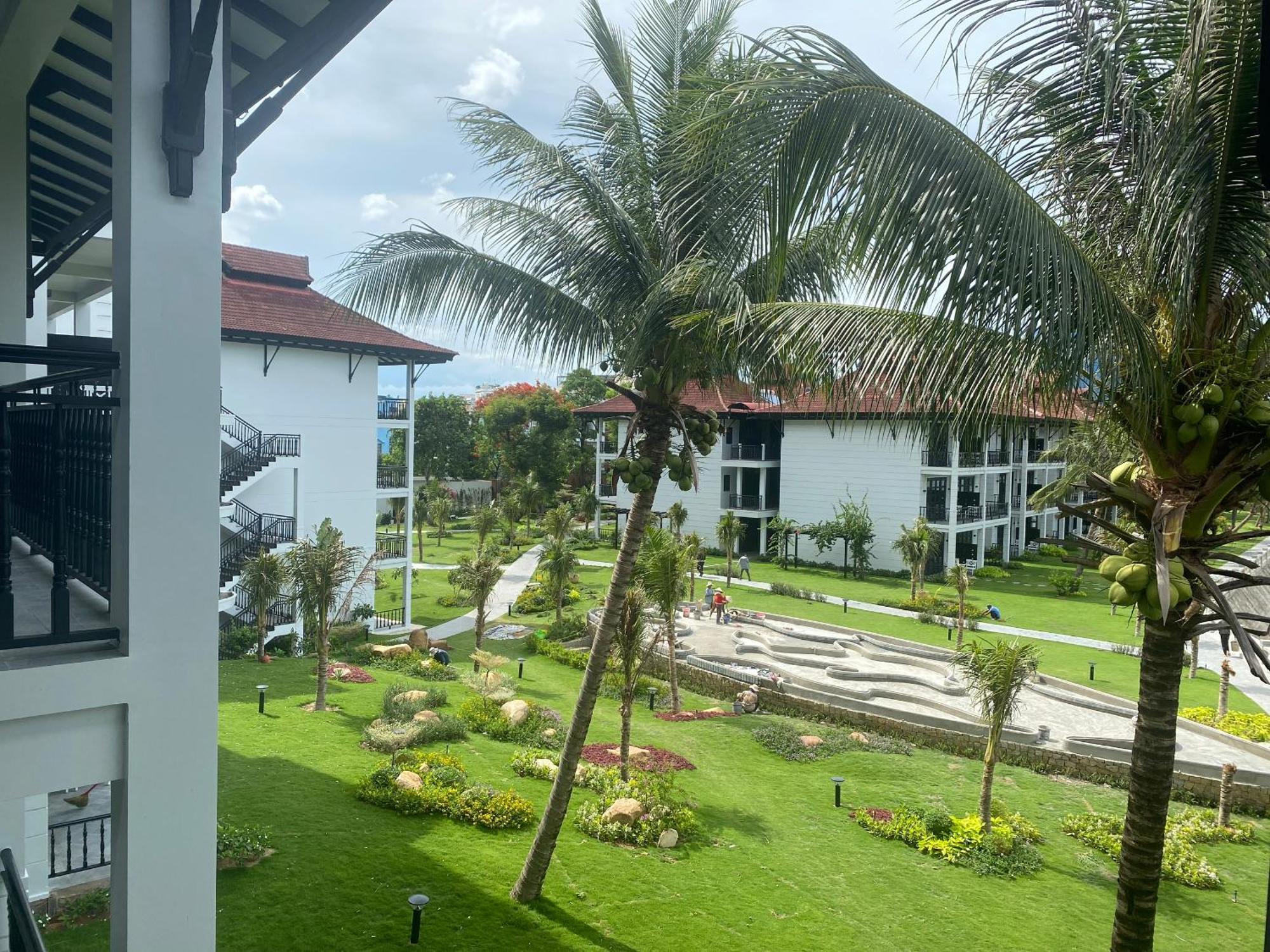 Dankbaar Resort Куинён Экстерьер фото
